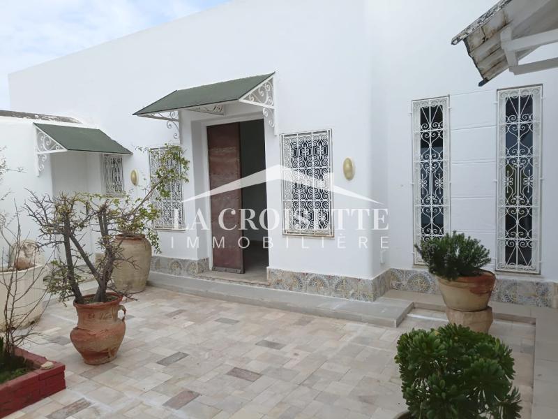 Villa S+3 avec piscine et vue sur mer à La Marsa